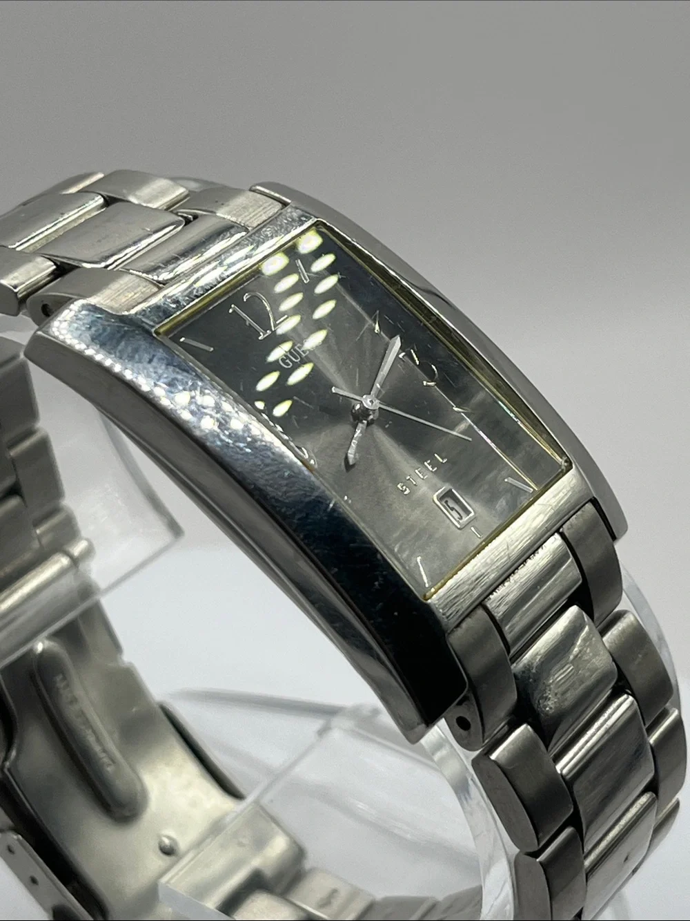 GUESS Men G85401G Fashion Sunburst Silver Tone Quartz Analog 28mm new battery
